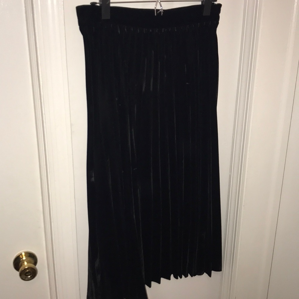 NWT Zara pleated velvet midi skirt